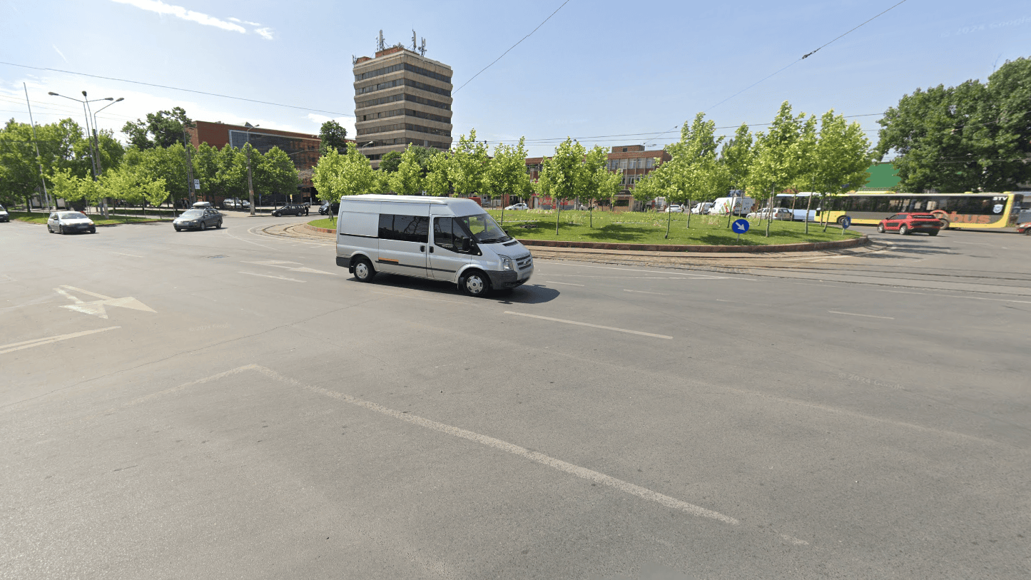 Intersecţia afectată de viitoare lucrări la pasajul pietonal de lângă Hala Laminor. FOTO: Google Street View