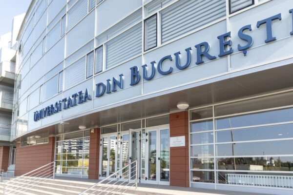 Înscrierea la mai multe facultăți ale Universității din București începe săptămâna viitoare | FOTO: Universitatea din București