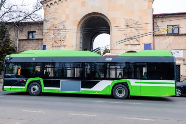 Alte 22 de troleibuze electrice noi ajung în Capitală. A fost semnat contractul de aproape 14 milioane de euro. FOTO: PMB