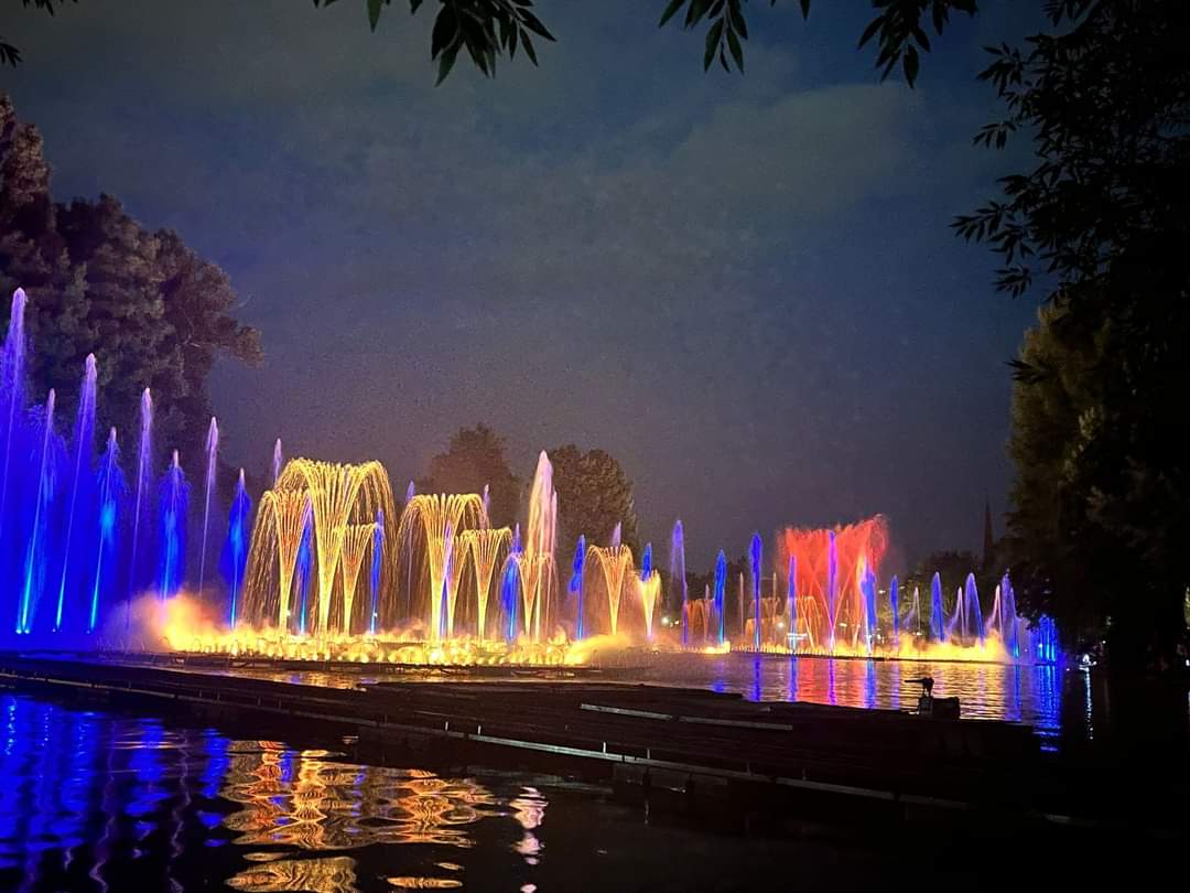 Fântânile din parcul Alexandru Ioan Cuza vor fi iluminate în turcoaz, pe 9 iunie. FOTO: PS3