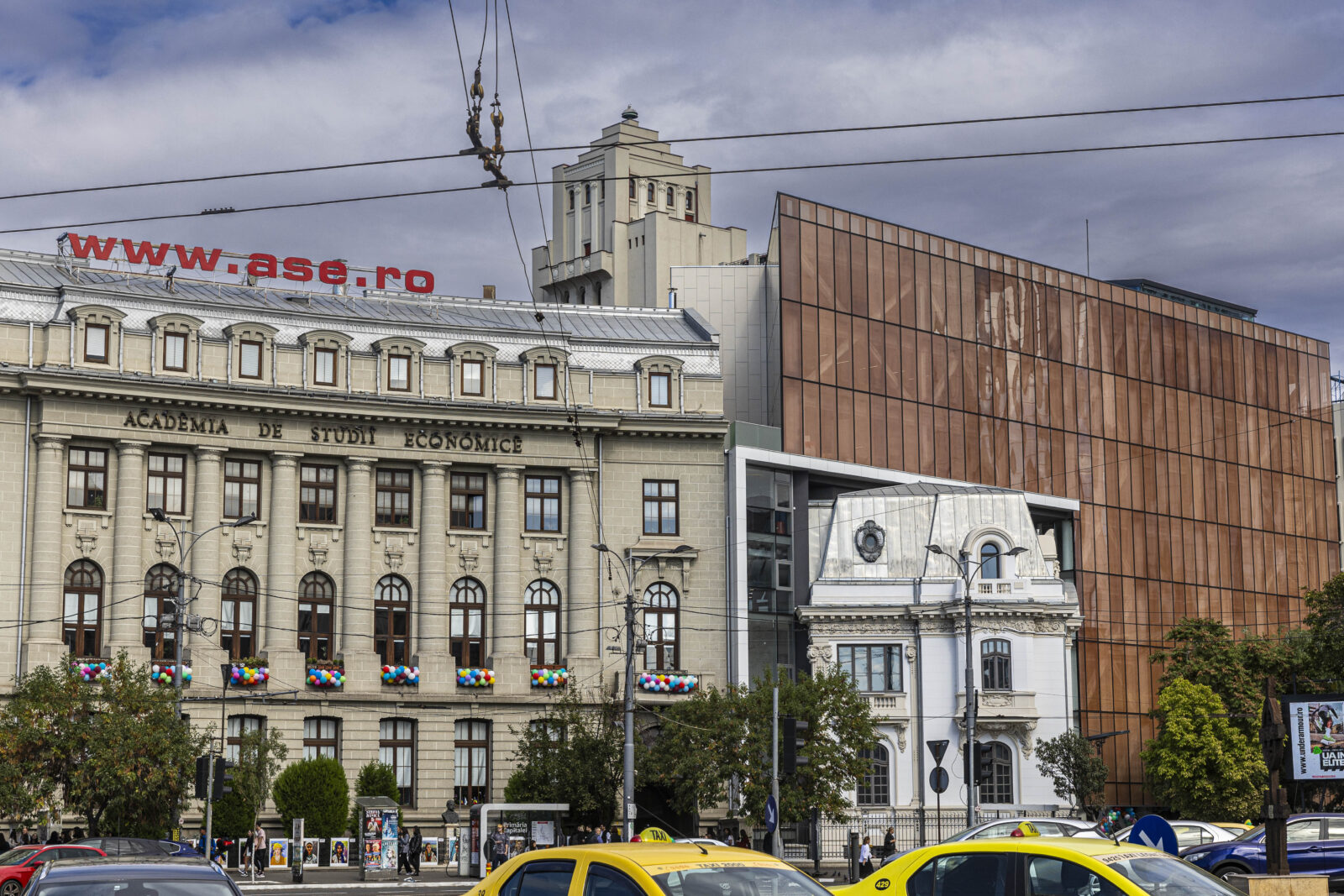 Absolvenții de liceu care își doresc să studieze la ASE au o săptămână la dispoziție să își depună dosarul. Înscrierile încep pe 3 iulie | FOTO: Inquam Photos / Gyozo Baghiu