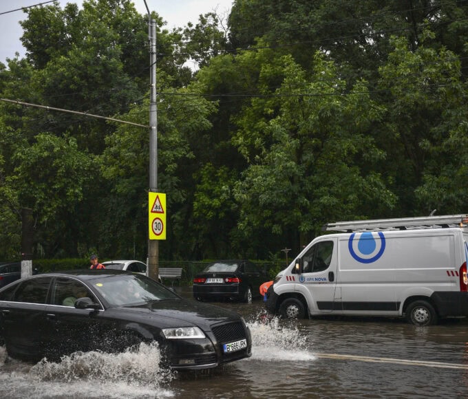 Furtuna violentă din București se numește ApaNova