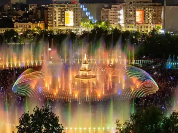 Fântânile de nouă milioane de euro din Piaţa Unirii, dezafectate la finalul lunii, pentru lucrările la Planşeul Unirii. Când au loc ultimele spectacole „Simfonia Apei”. Foto: Arhivă