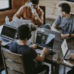 Taxe de mii de lei pentru studenţii care nu prind loc la buget. FOTO: unsplash.com