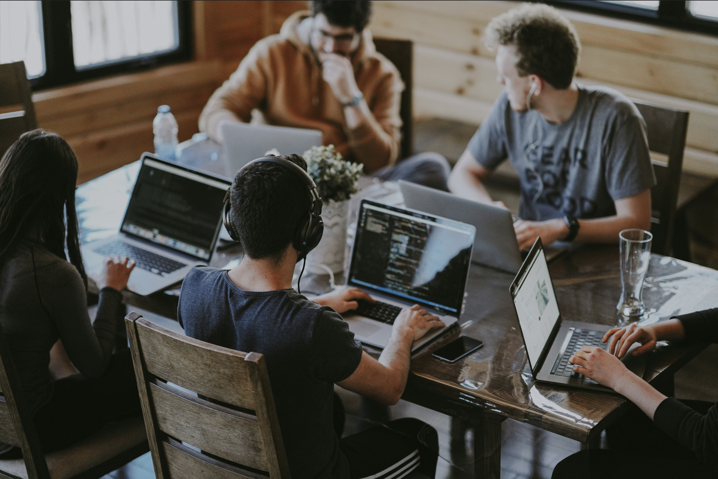 Taxe de mii de lei pentru studenţii care nu prind loc la buget. FOTO: unsplash.com