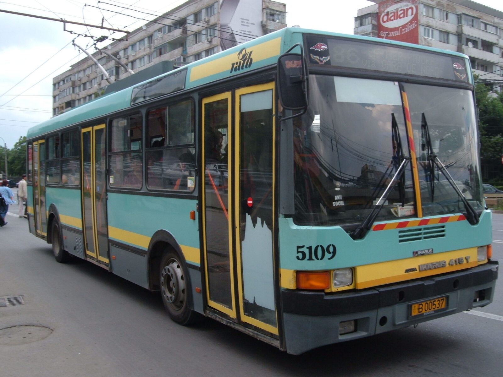 Cele 22 de troleibuze noi vor circula pe linia 86. Mijloacele de transport vor ajunge in depoul Bucureștii Noi. FOTO: STB