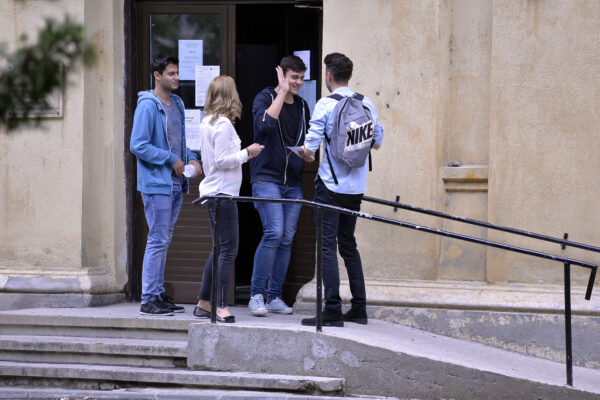 Înscrierea la cea de-a doua sesiune a Bacalaureatului începe luni. În Capitală 2.757 absolvenți de liceu nu au promovat Bacalaureatul. | FOTO: Inquam Photos / Bogdan Danescu