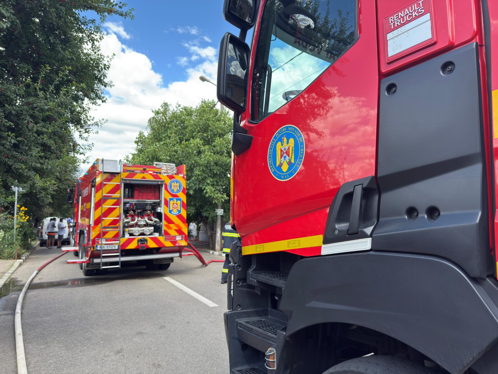Incendiu în nordul Capitalei. Mai multe persoane au fost evacuate. FOTO: ISU