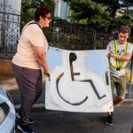 ostil cu persoanele cu dizabilități