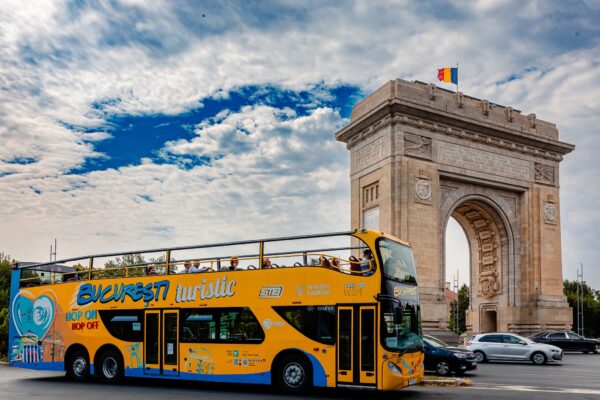Transport gratuit cu autobuzele turistice de Zilele Bucureștiului. Vor fi scoase în trafic și tramvaie de epocă