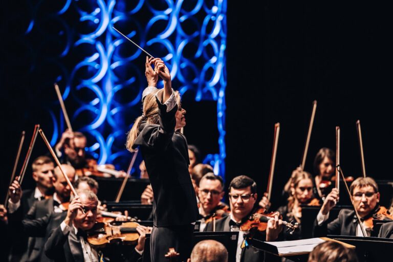 Fondatoarea Orchestrei Ucrainene a Libertății, Keri-Lynn Wilson: Merită să lupt pentru adevăr, chiar dacă pierd o parte din public. Două lucrări despre războiul din Ucraina, prezentate la Festivalul Enescu din București