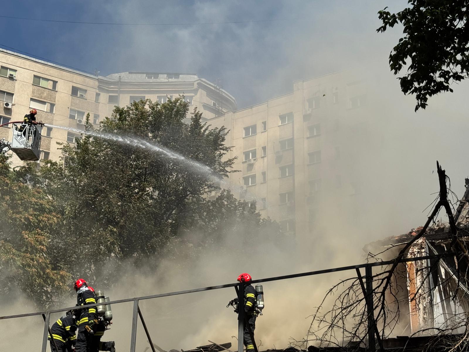 Mărul de Aur arde