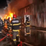 Incendiu puternic la CET Vest. Se intervine cu șapte autospeciale. FOTO: Info Trafic Bucuresti si Ilfov