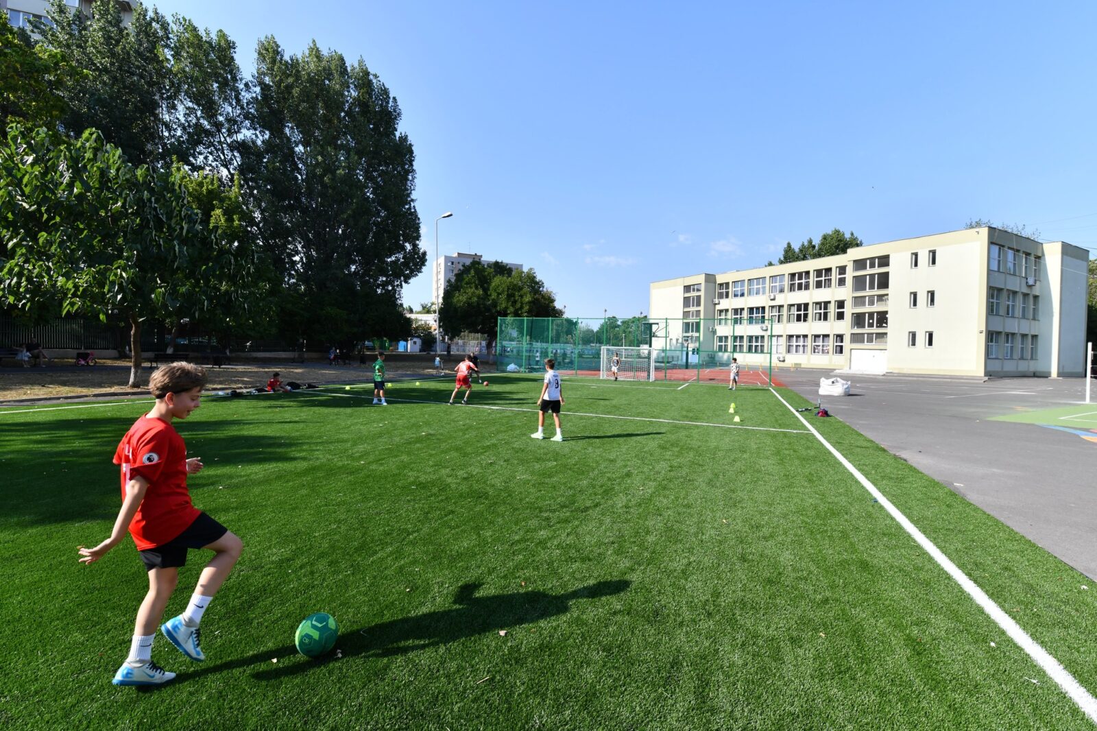 Primăria extinde accesul pe terenurile de sport din curțile școlilor și liceelor
