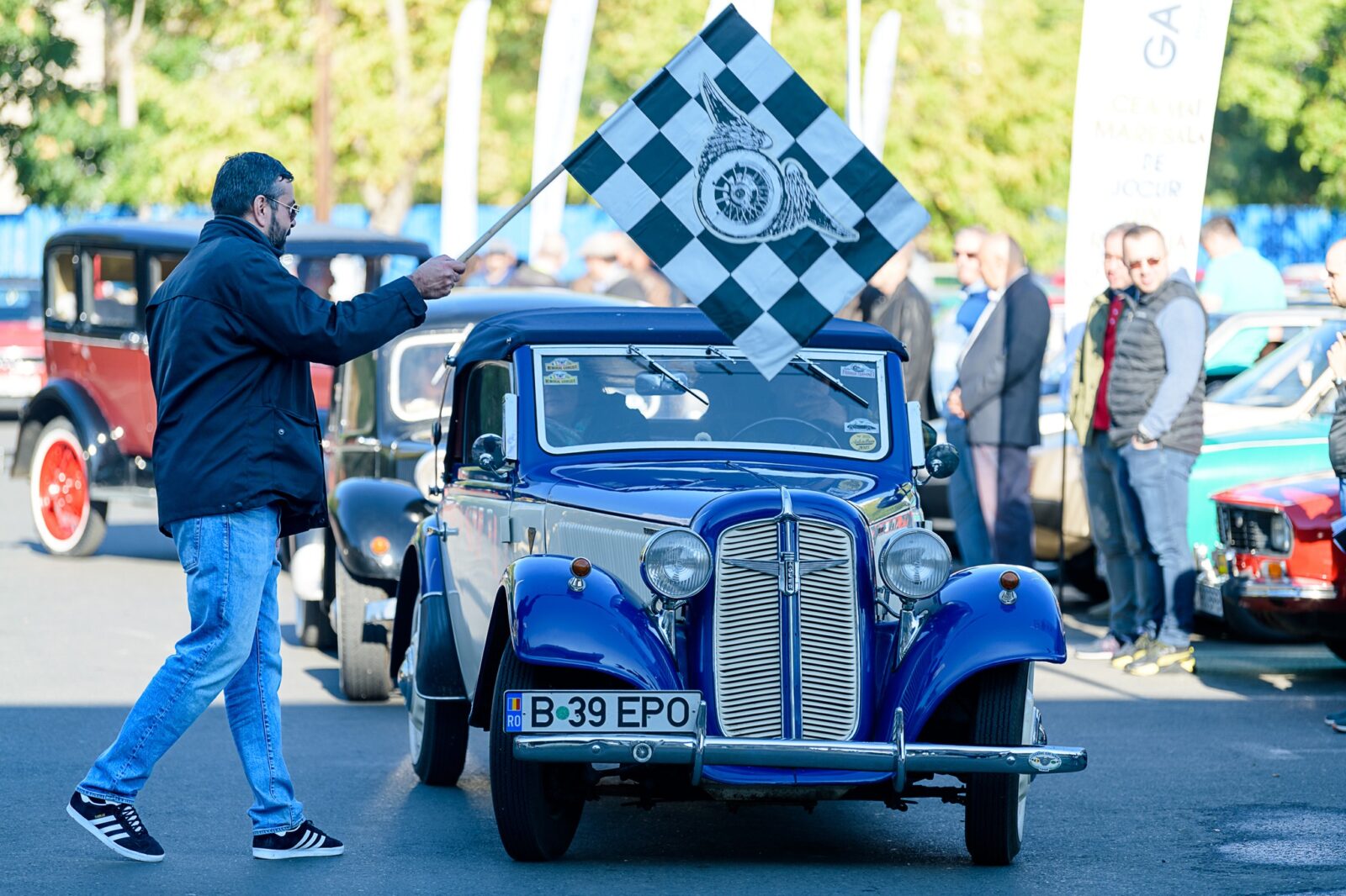 70 de automobile de epocă iau startul în Raliului „Memorial Giurgiu 1904”. FOTO: Facebook /Retromobil