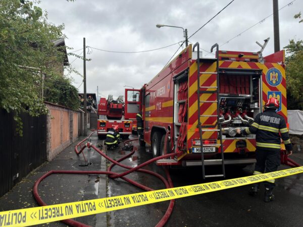 VIDEO | Incendiu în Sectorul 3 al Capitalei. ISU intervine cu 10 autospeciale de stingere. O persoană a fost evacuată. FOTO: ISU-Bif