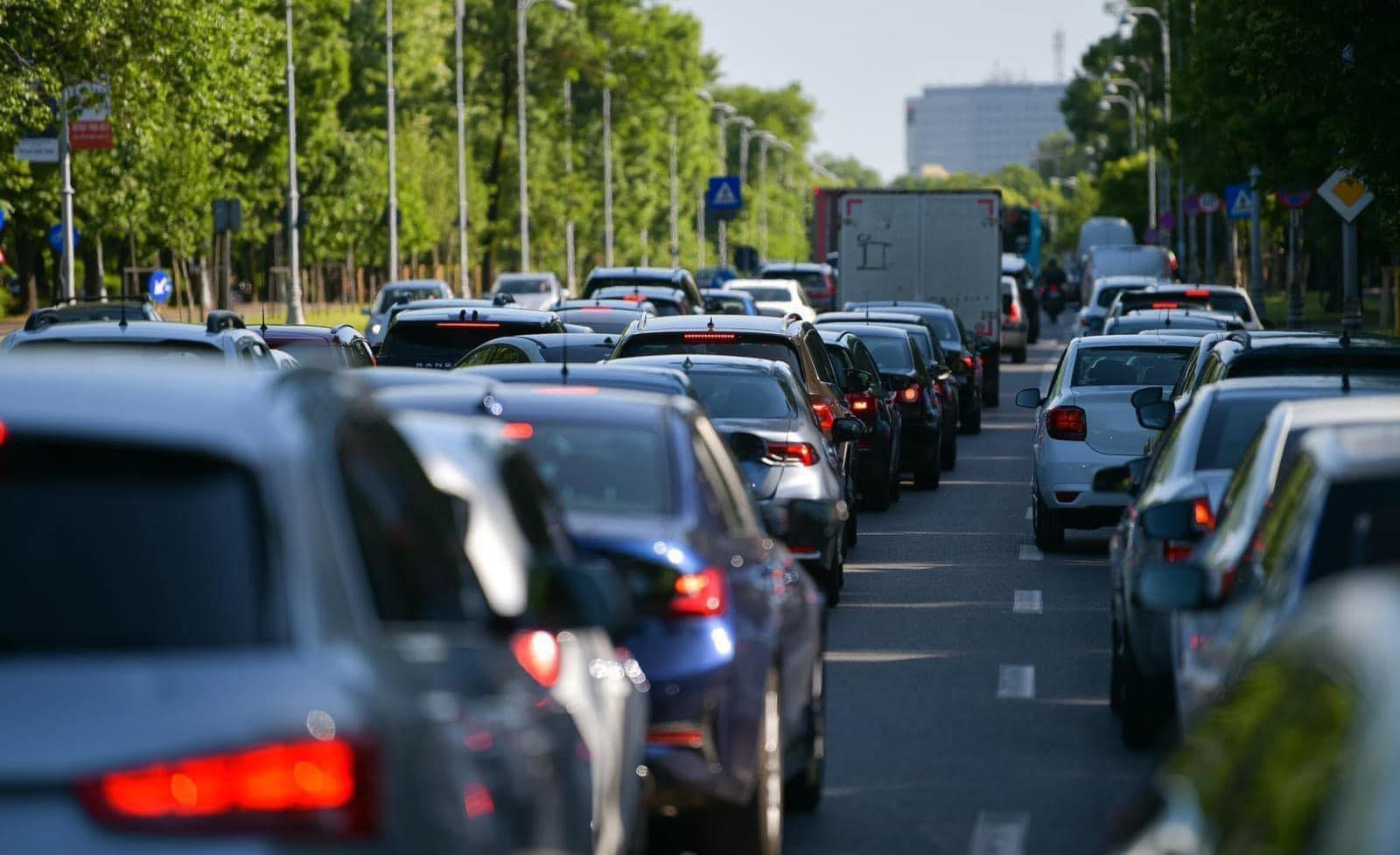 PMB propunere restricționarea traficului pentru mașinile de aprovizionare, curierat și salubrizare în orele de vârf