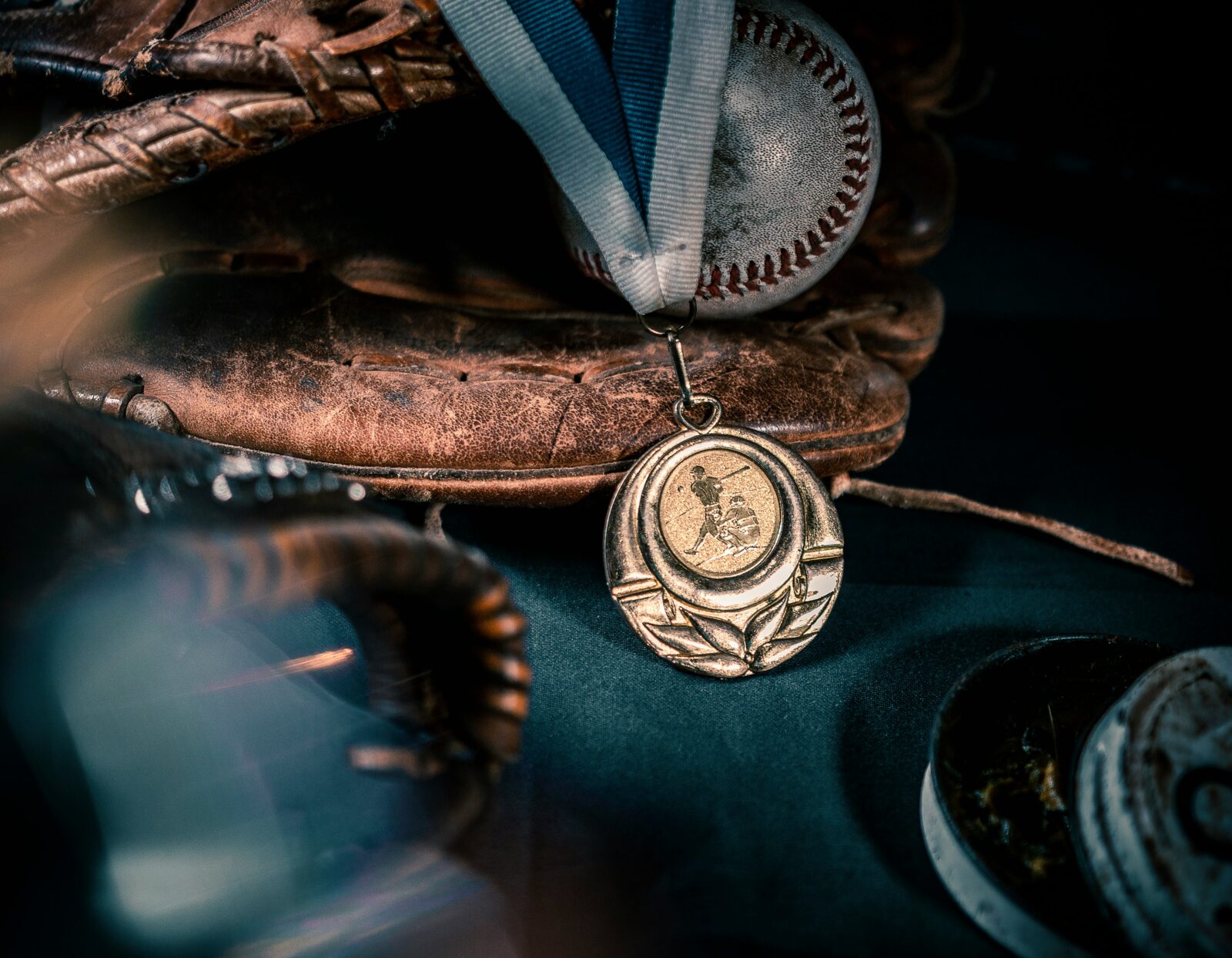 Concurs de eseuri pe teme economice, lansat de Centrul Român de Excelență în Economie. Liceenii câștigători vor reprezenta țara la Hong Kong / FOTO: unsplash.com