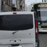 Mașină parcată neregulamentar tramvaie blocate