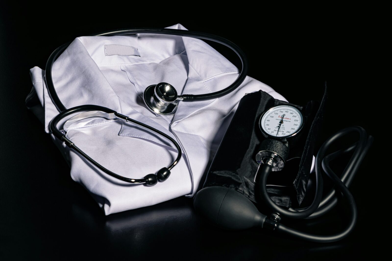 Percheziții la Ministerul Sănătății. Mai mulți medici sunt suspectați că și-au echivalat ilegal rezidențiatul. Foto: Unsplash