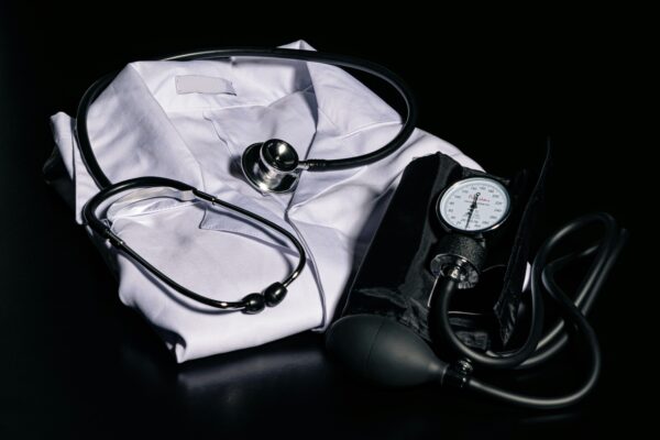 Percheziții la Ministerul Sănătății. Mai mulți medici sunt suspectați că și-au echivalat ilegal rezidențiatul. Foto: Unsplash