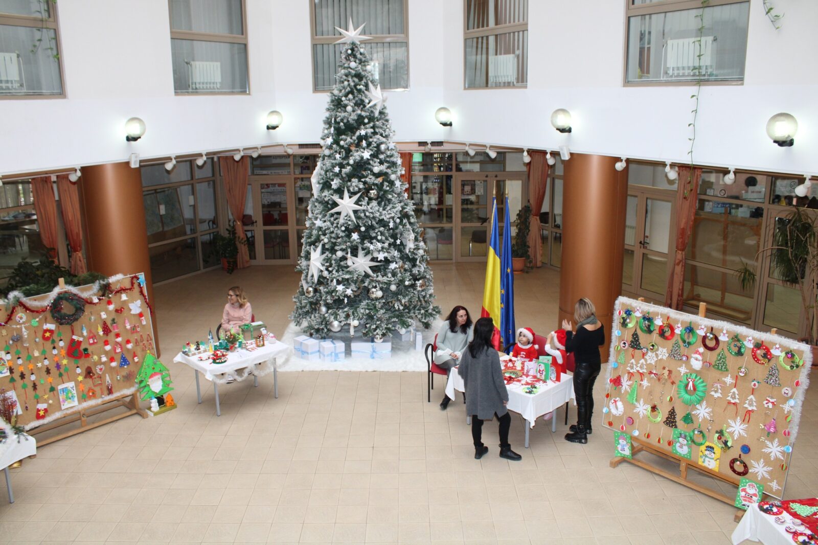 Sector 2 |  Târg de Crăciun, în Aula Primăriei. FOTO: PS2