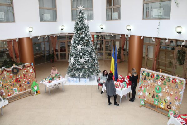 Sector 2 |  Târg de Crăciun, în Aula Primăriei. FOTO: PS2