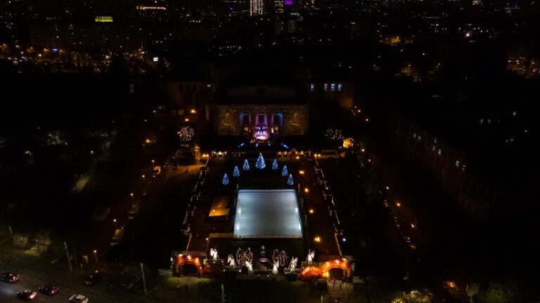 „Bucharest Opera Christmas Market”, pe esplanada Operei Naţionale