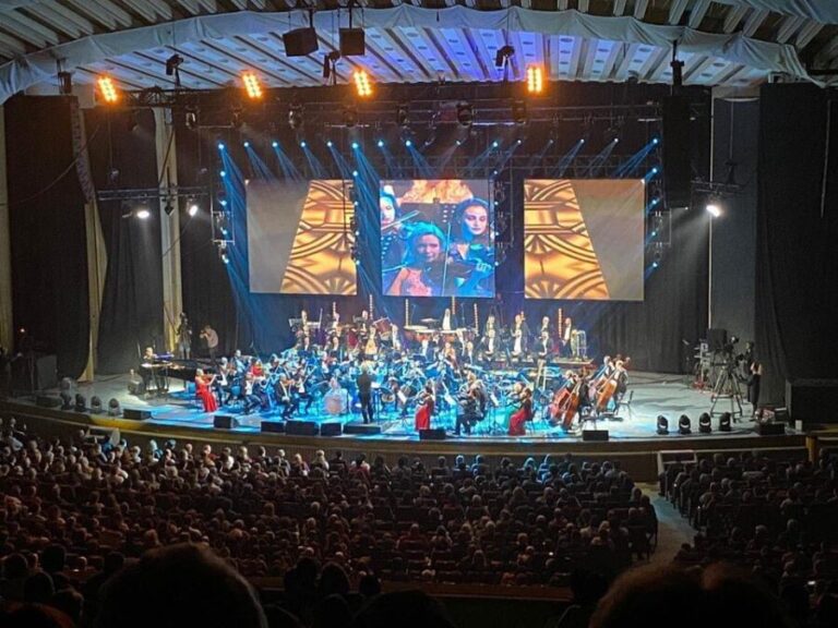 Classic Queen Vibes, Concertul Tradițional de Anul Nou, cu Orchestra Simfonică București, la Sala Palatului