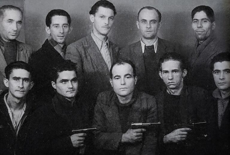 Bucureștiul gangsterilor (I): Sângerosul decembrie de acum 80 de ani. Banda lui Argintaru, fost militar în unitatea penală a naziştilor, a jefuit un magazin de bijuterii cu o tanchetă
