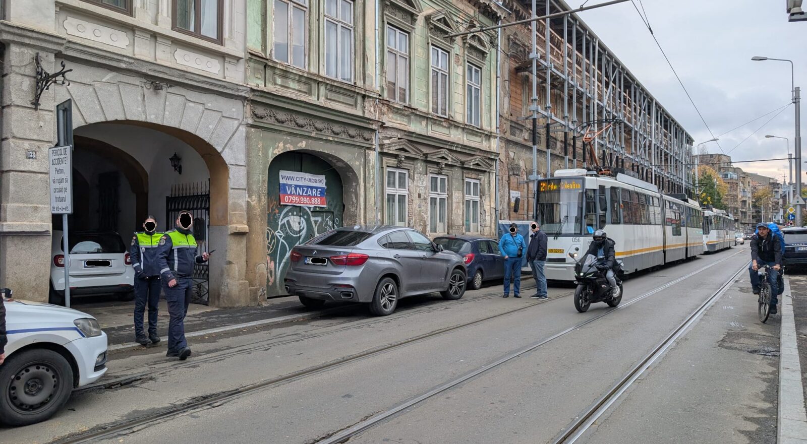 parcate pe linia de tramvai