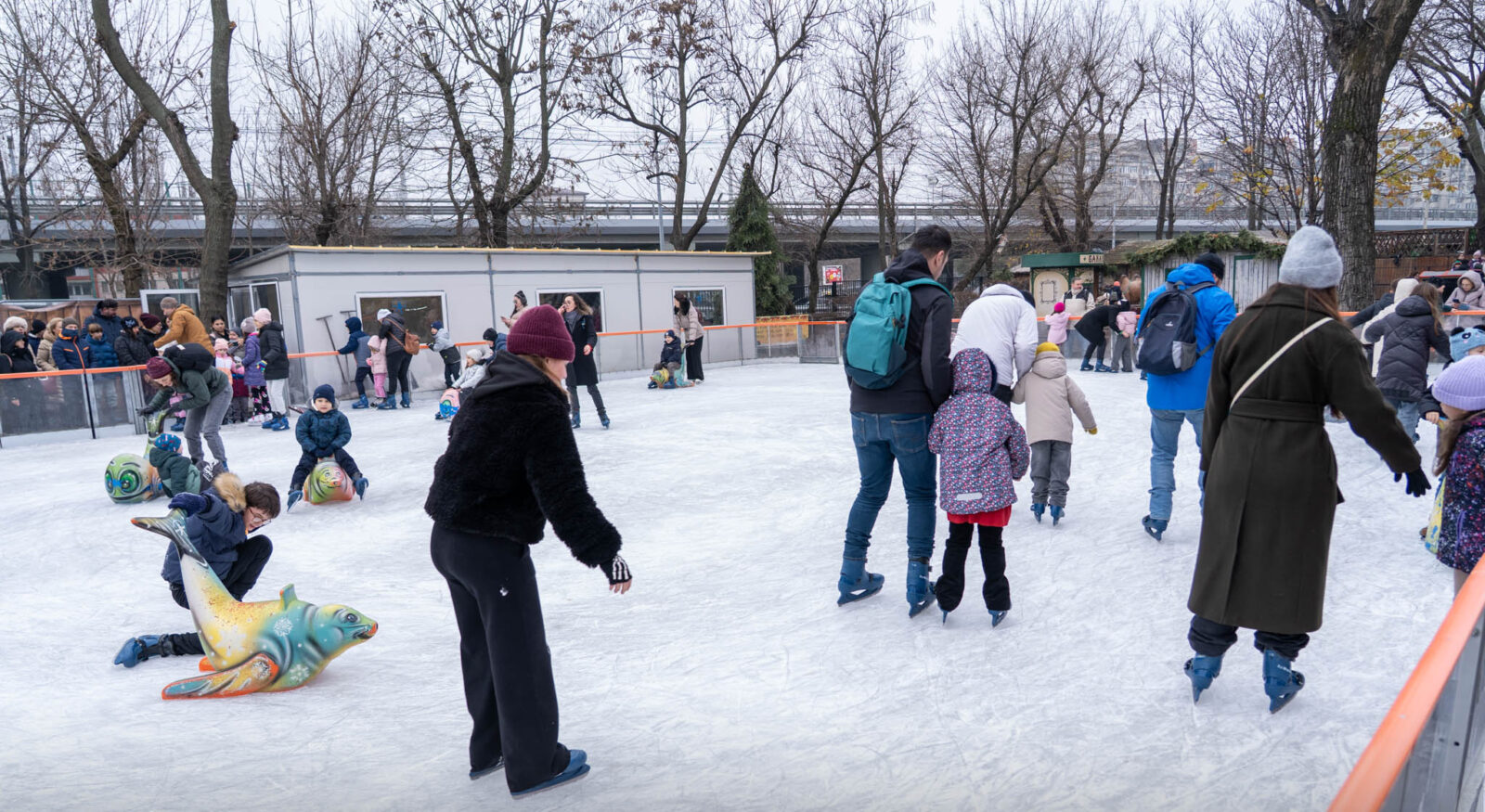 Patinoarul de la Opera Comică pentru Copii rămâne deschis și în februarie. FOTO: OCC