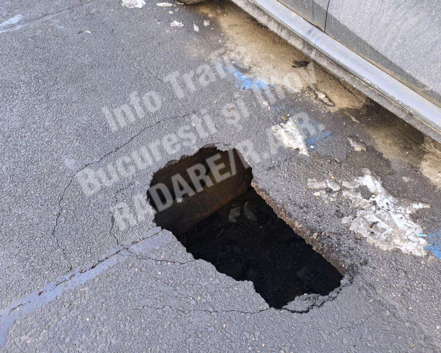 S-a surpat carosabilul pe Strada Făinari din Obor. Trafic restricționat temporar