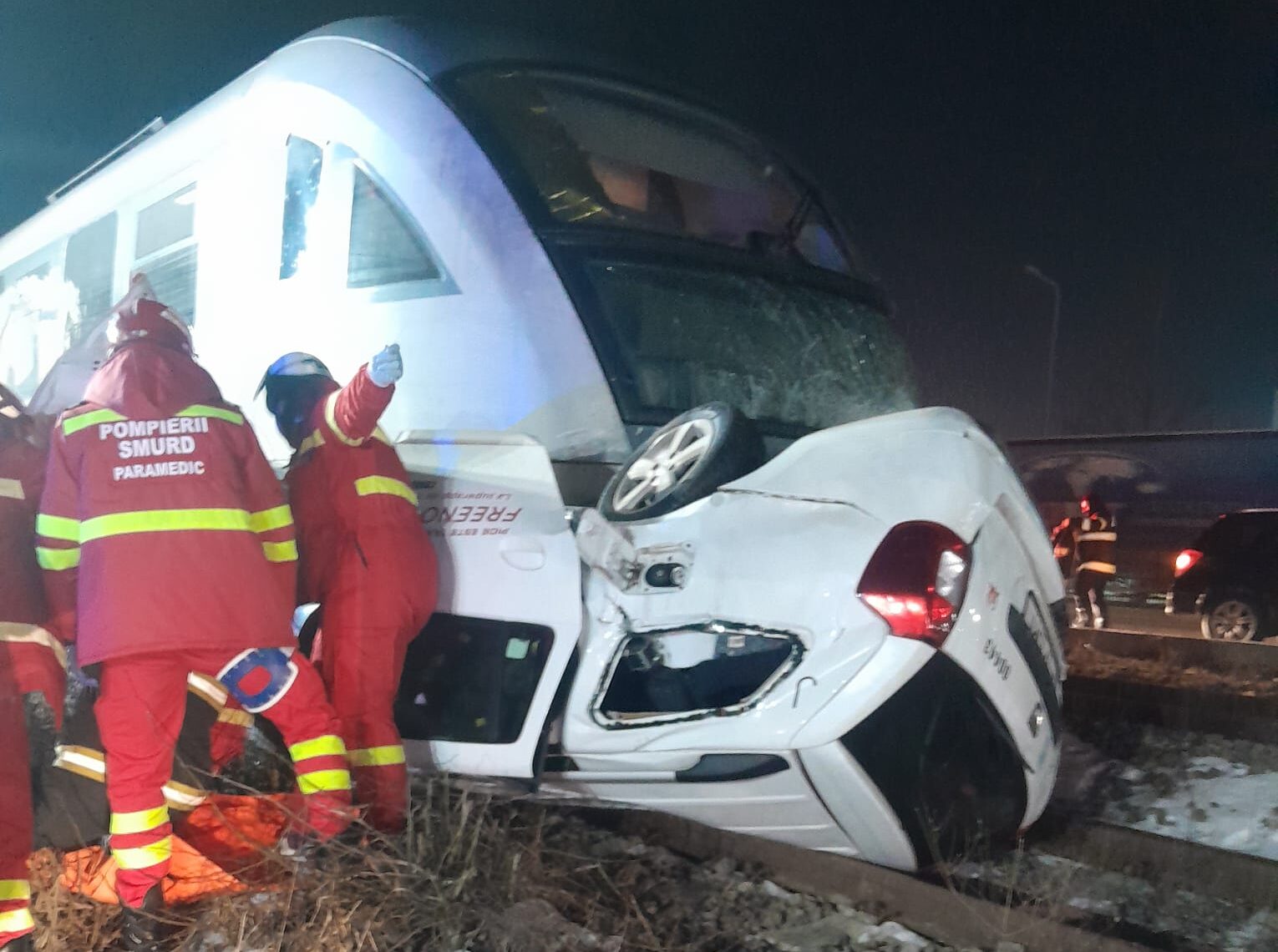 tren a lovit o mașină