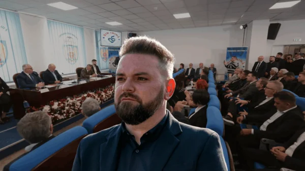 Soțul fostei purtătoare de cuvânt a Primăriei Sector 5 a încheiat 61 de contracte cu instituții din subordinea primăriei.