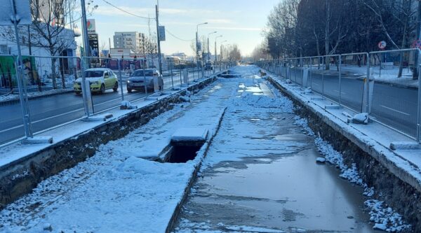 O mare structură de beton linii de tramvai