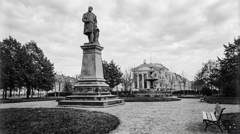 Statuia lui Pache Protopopescu, demolată de comuniști, va fi reconstruită. PMB a organizat concurs de soluții, cu premii de 30.000 de euro