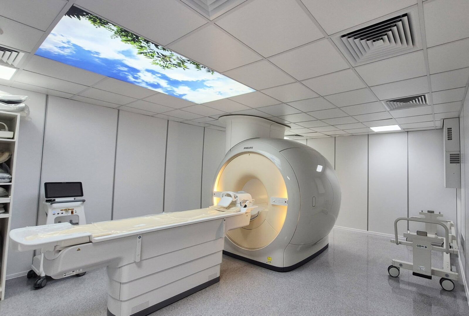 Aparatură de ultima generație, în nouă secție de oncologie a Spitalului Universitar. Costurile proiectului s-au ridicat la peste 15 milioane de euro. FOTO: Spitalul Universitar