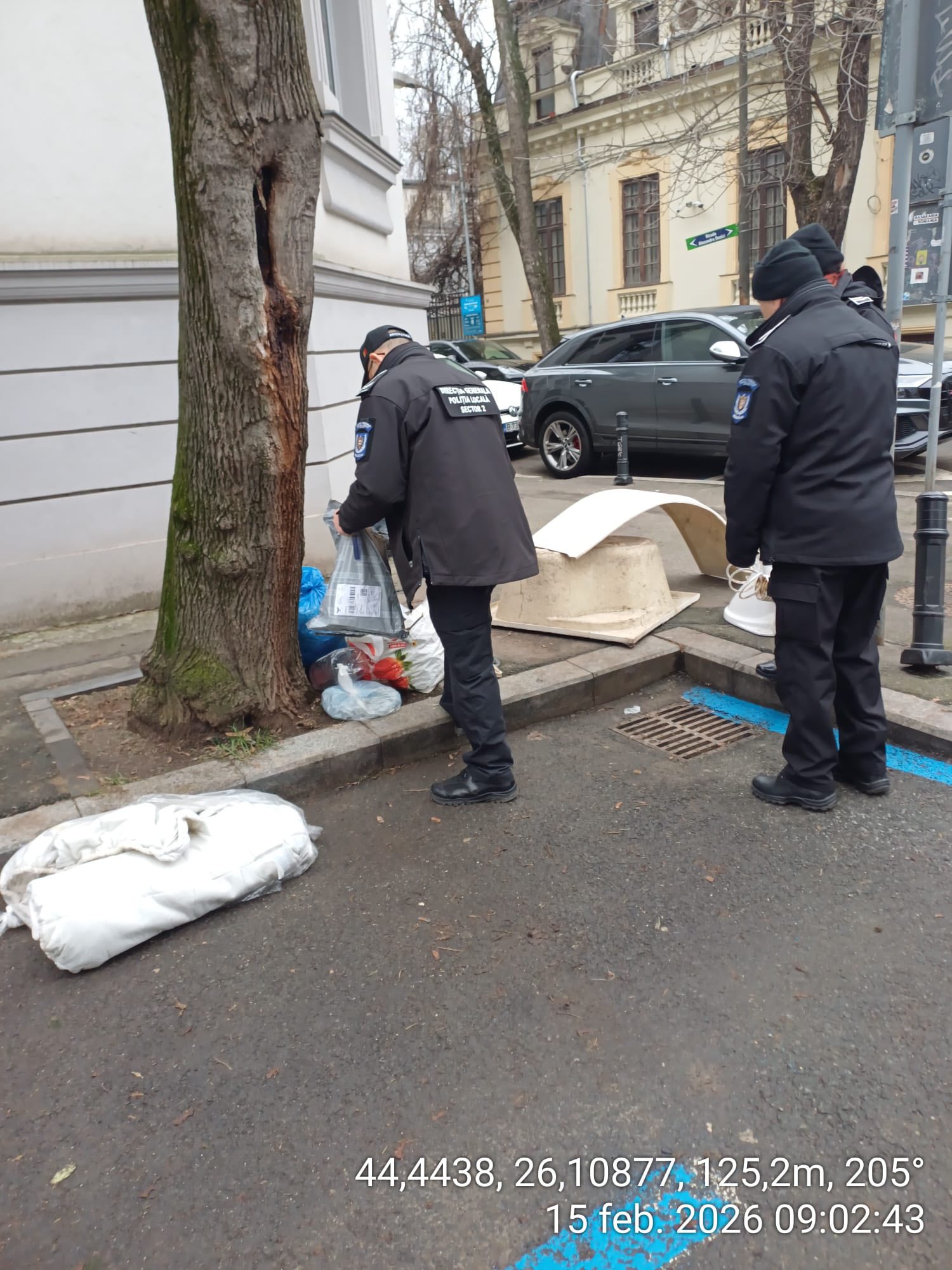 Sector 2 | Amendă de peste 6.000 de euro pentru o persoană care a abandonat gunoaie pe spațiul public | FOTO: PS2 via Facebook