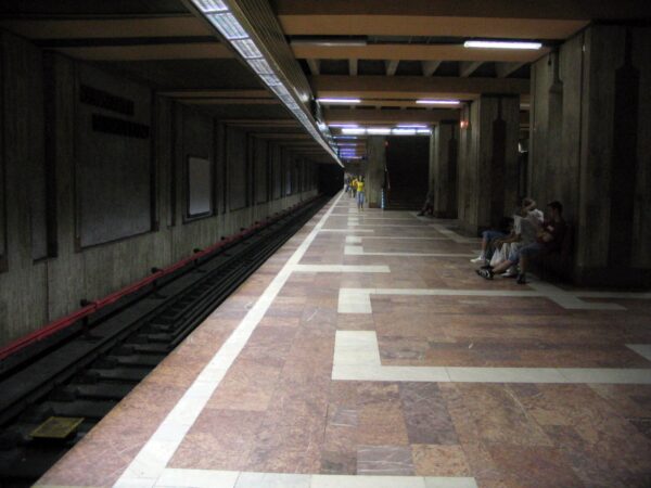 Tren de metrou defect