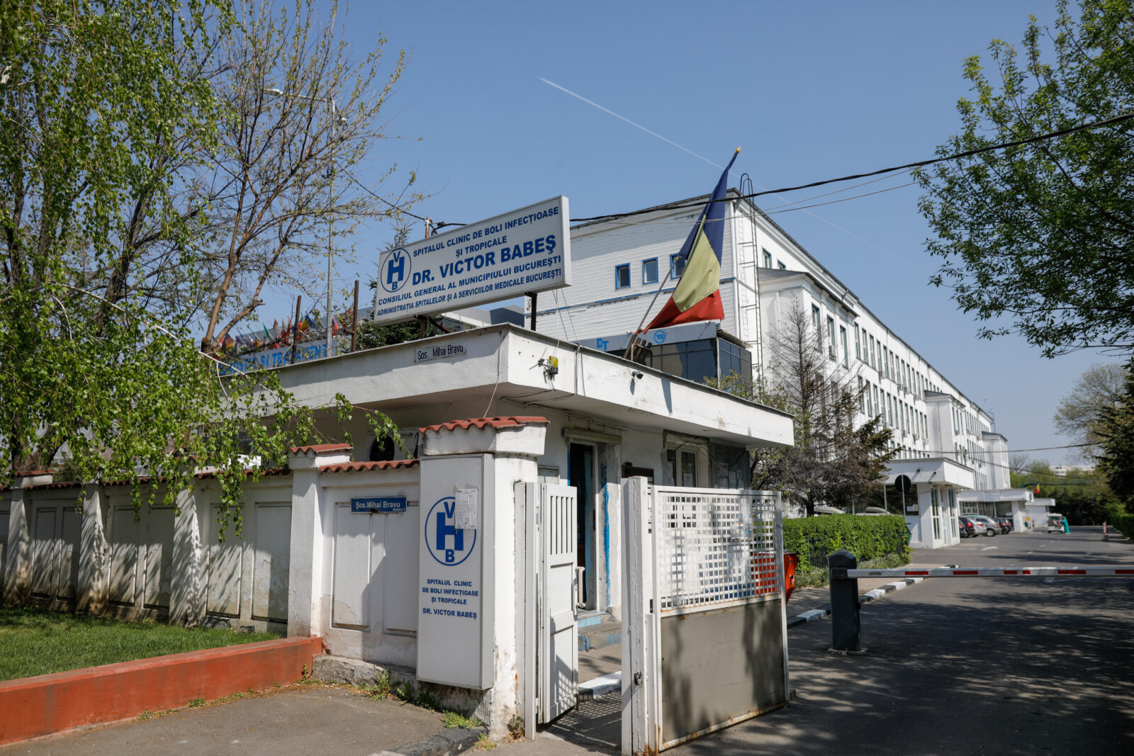 O firmă neautorizată a fost aleasă să verifice instalațiile electrice de la Victor Babeș. Spitalul plătește 7.000 de euro pentru servicii