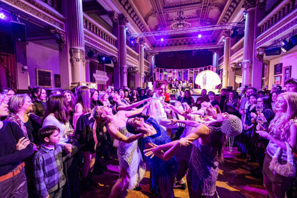 Marele Gatsby, spectacolul de teatru imersiv, revine la Palatul Bragadiru. FOTO: marelegatsby.ro
