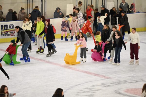 Pe patinoarul Berceni Arena se patinează weekendul viitor, pentru ultima dată în acest sezon. FOTO: berceniarena.ro