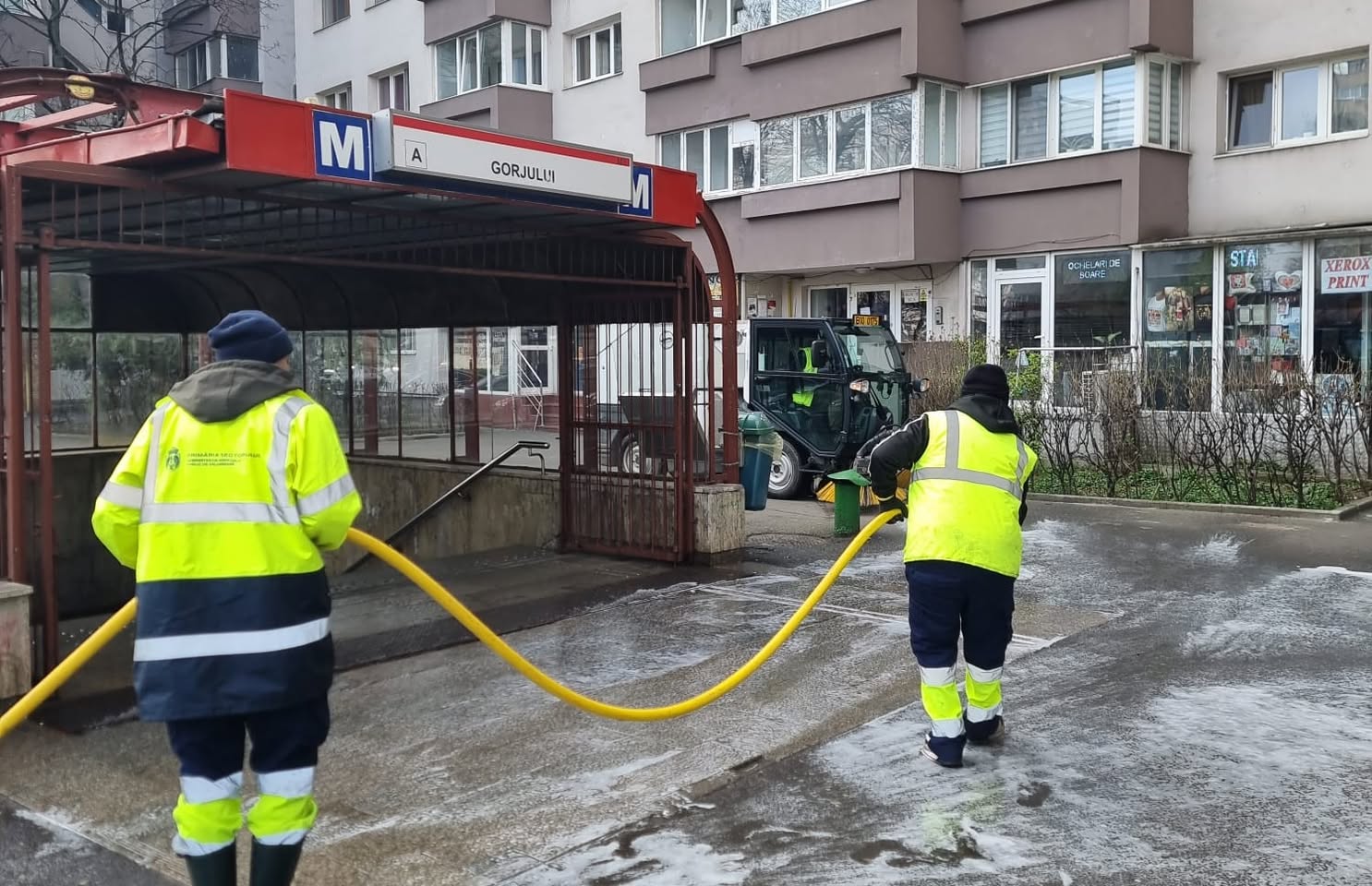 Curățenia de primăvară din Sectorul 6 continuă, în Cartierul Militari. FOTO: PS6