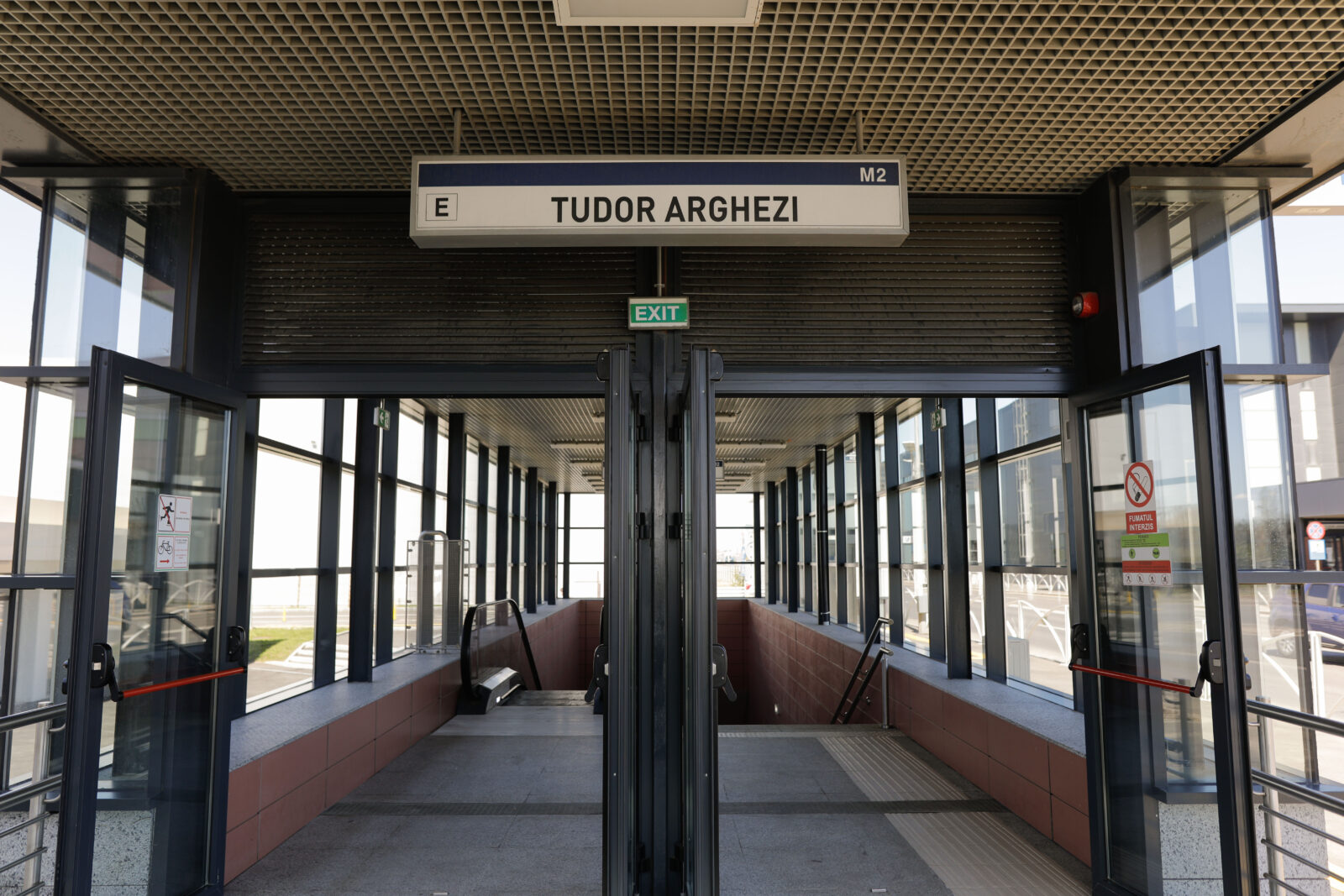 Trafic crescut la metrou în zonele periferice stația Tudor Arghezi