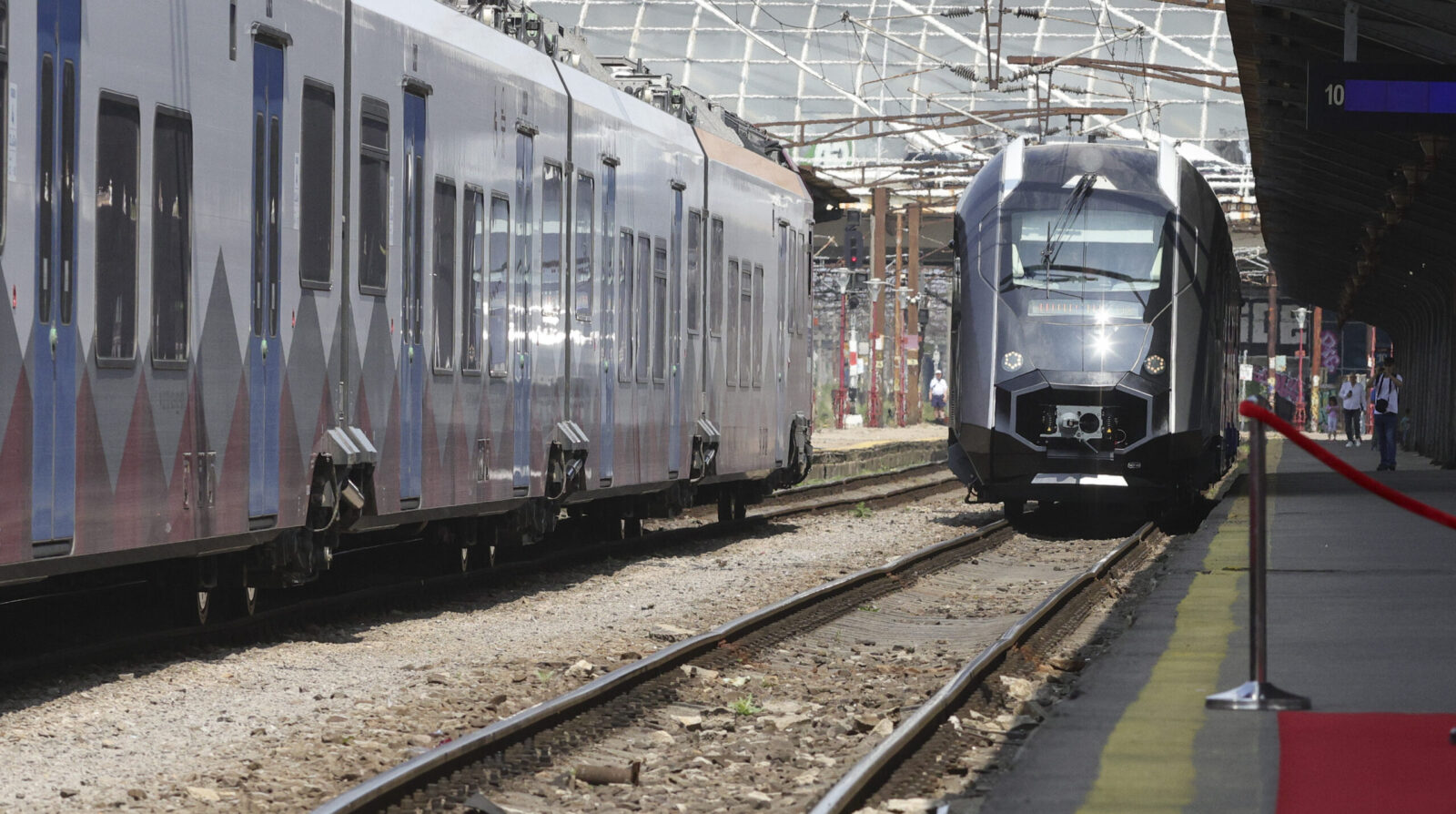 Tren ruta Pitești - București cinci ore întârziere