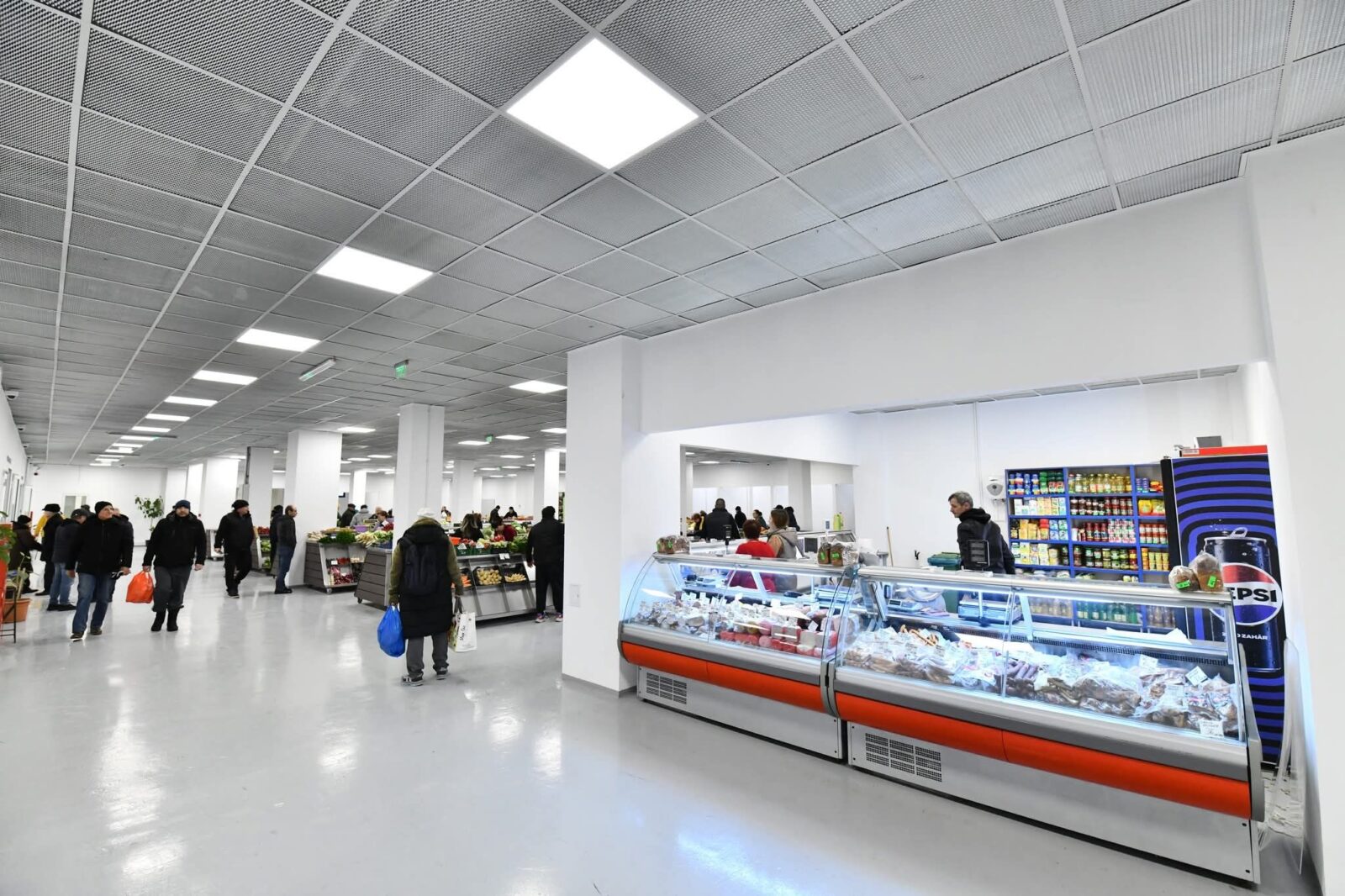 Peste 40 de spații comerciale din piețele aflate în Sectorul 6, scoase la licitație