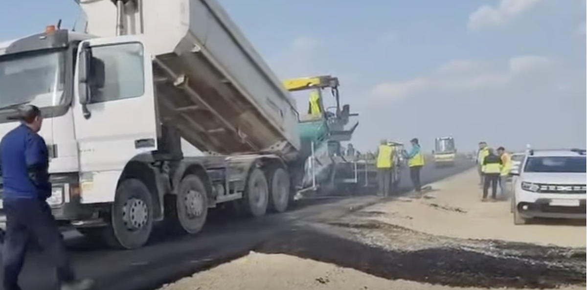 A început turnarea asfaltului pe lotul 1 din A0 Nord