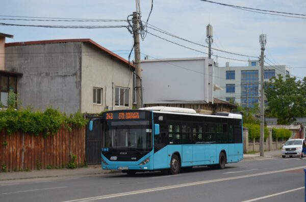 Autobuzele liniilor 102, 243 și N106 vor funcționa pe trasee modificate două nopți la rând. FOTO: Arhivă