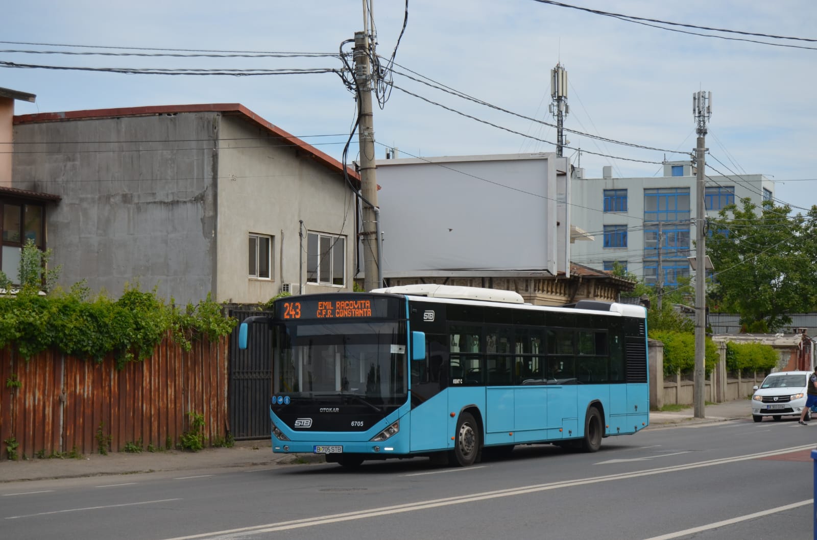 Autobuzele liniilor 102, 243 și N106 vor funcționa pe trasee modificate două nopți la rând. FOTO: Arhivă